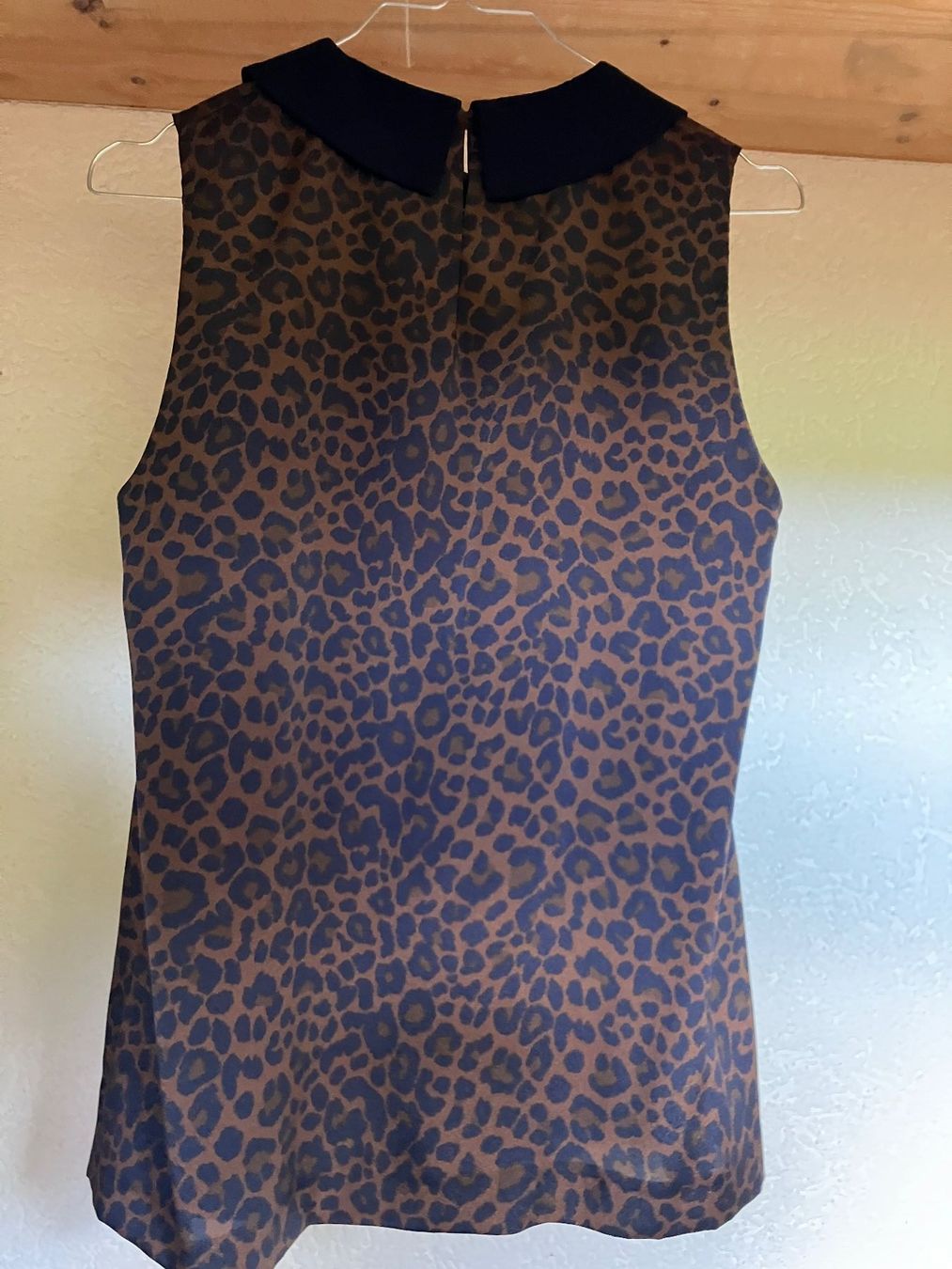 Tara Jarmon Top: Tara Jarmon - top sans manche motif léopard – Usato da Vich venduto da SophieCo 2