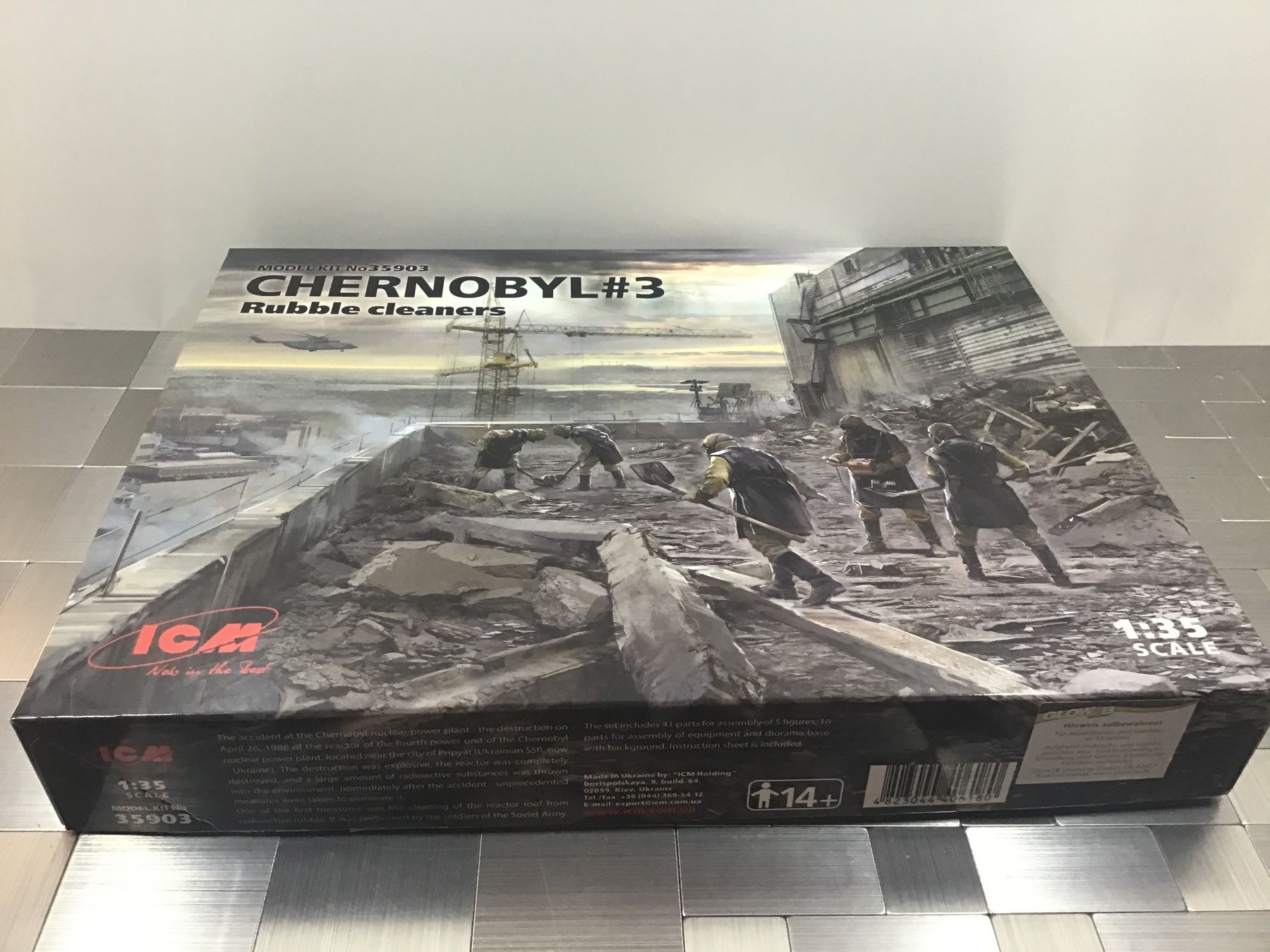 Modellbausätze & Standmodelle: MODEL CHERNOBYL #3 RUBBLE CLEANERS 1:35 – Gebraucht aus Männedorf von Spezial-Modelle 1
