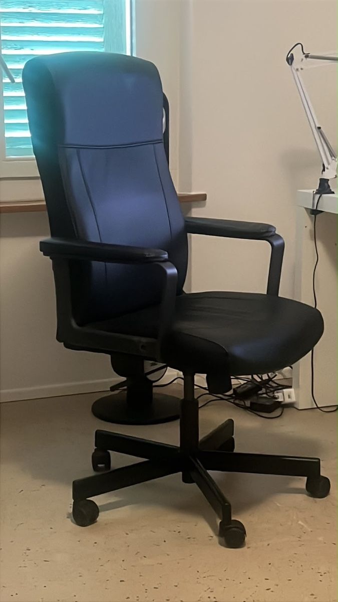 Stühle: Office Chair Black Leatherette Good Condition – Gebraucht aus Ennetbaden von dan_cys5