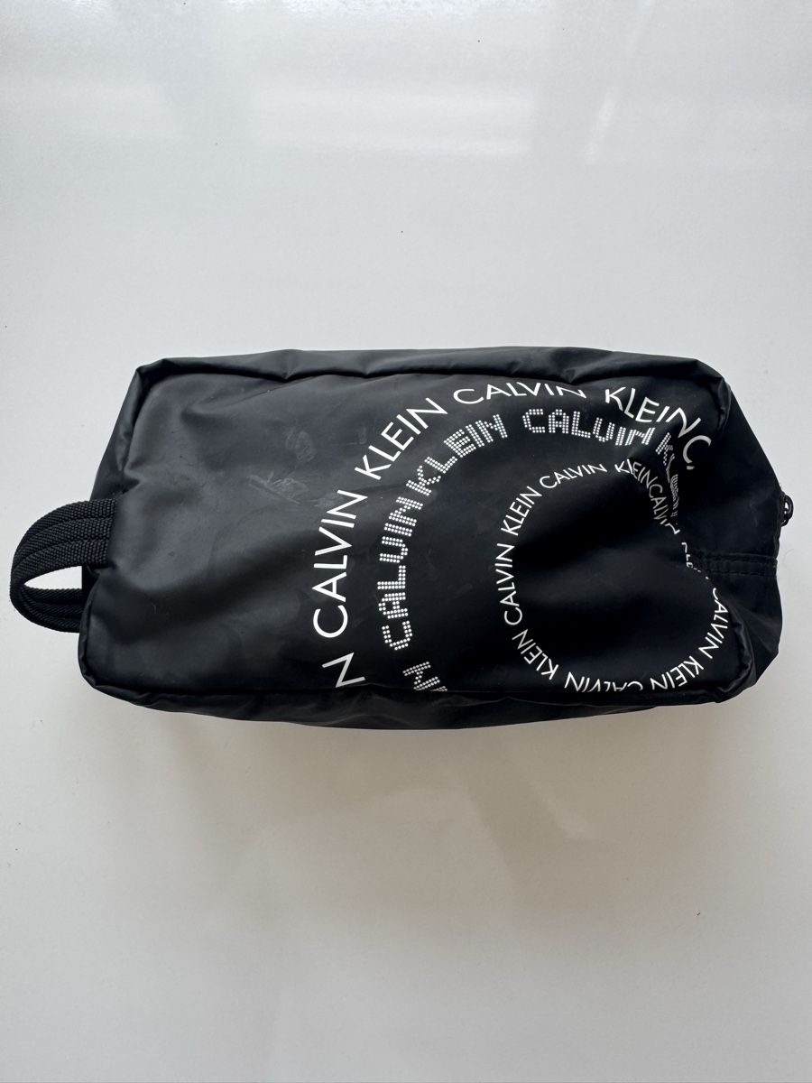 Calvin Klein Custodie per cosmetici: Calvin Klein Kulturbeutel – Usato da Rotkreuz venduto da Mini_mela33