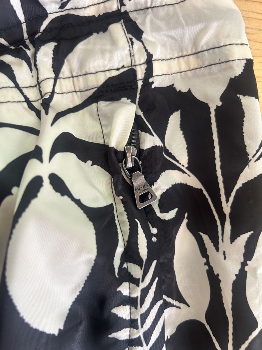 Prada Gonne: Prada Vintage-Rock schwarz/creme mit Blumenprint – Usato da Zürich venduto da Seraphine_1302 2