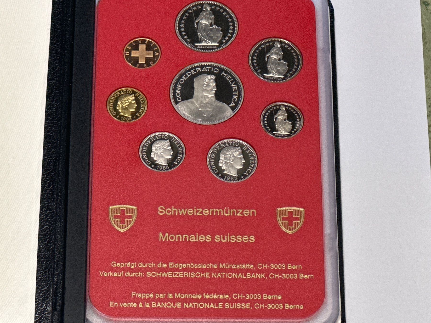 Toutes les monnaies: Schweizer Münzsatz PP 1985 mit Kartonhülle – Neuf avec emballage d'origine à Herisau par herau 1