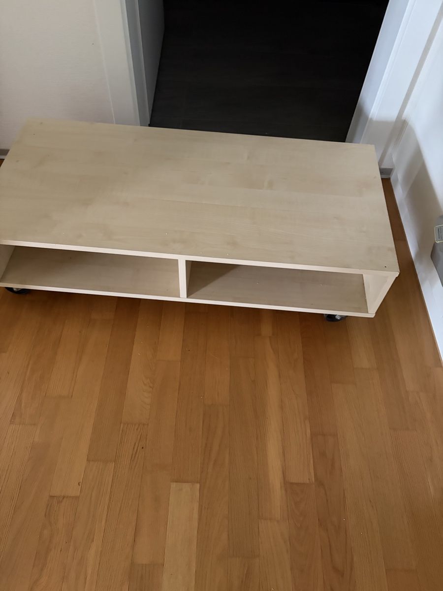 Mobili TV: TV Lowboard mit Rollen – Usato da Ittigen venduto da Lisette08