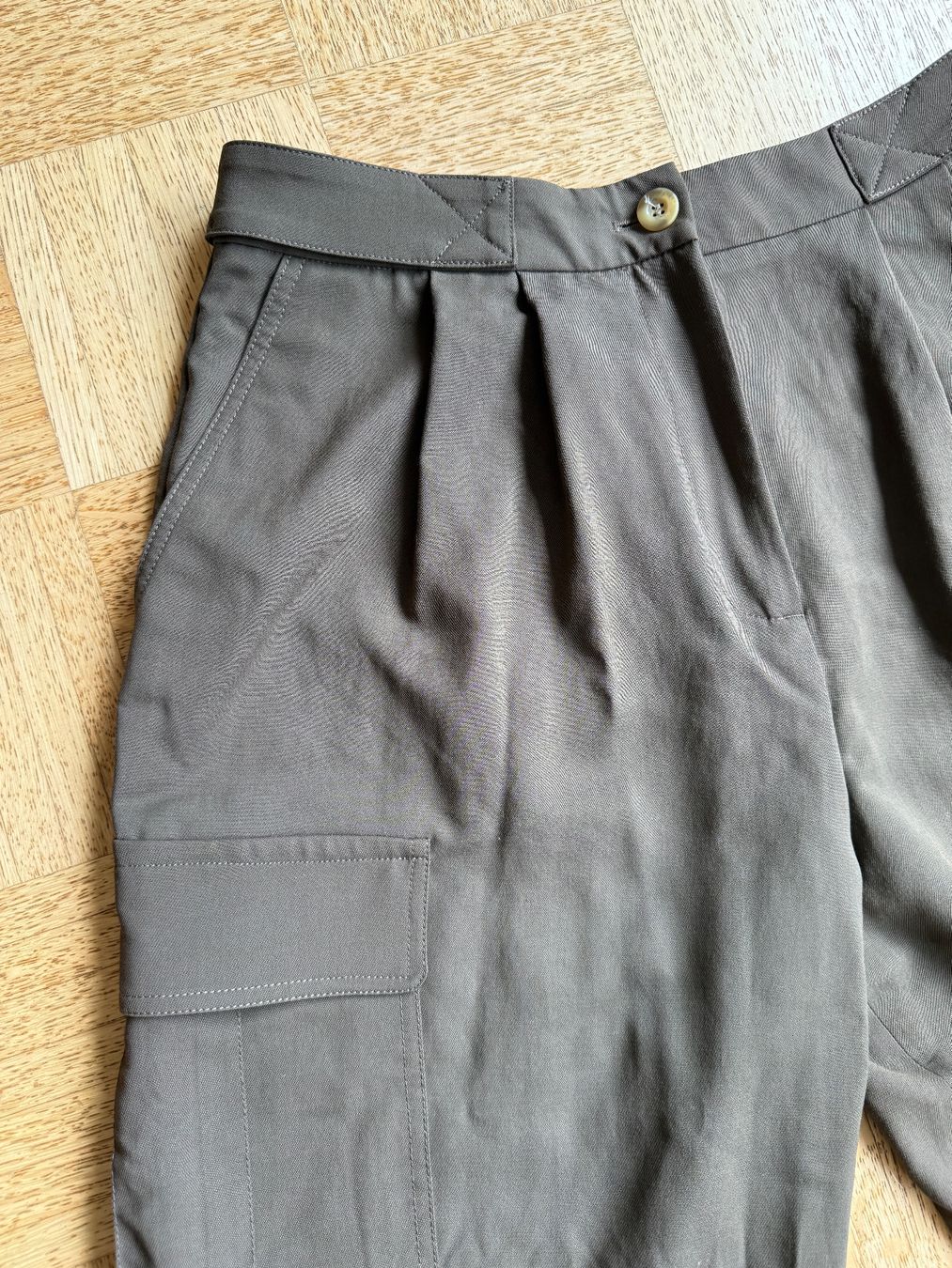 H&M Pantaloni: H&M m. Wolle Hose Gr. 42 neu – Usato da Zürich venduto da bluebirdmon 1