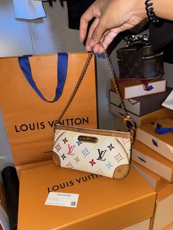 Louis Vuitton Pochette Milla MM aus weißem Multicol
