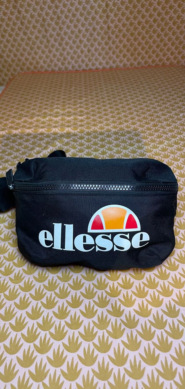Ellesse Taschen: Banane ellesse – Neu (gemäss Beschreibung) aus Mollens VS von tao_nh7g