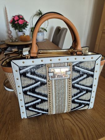 Handtasche