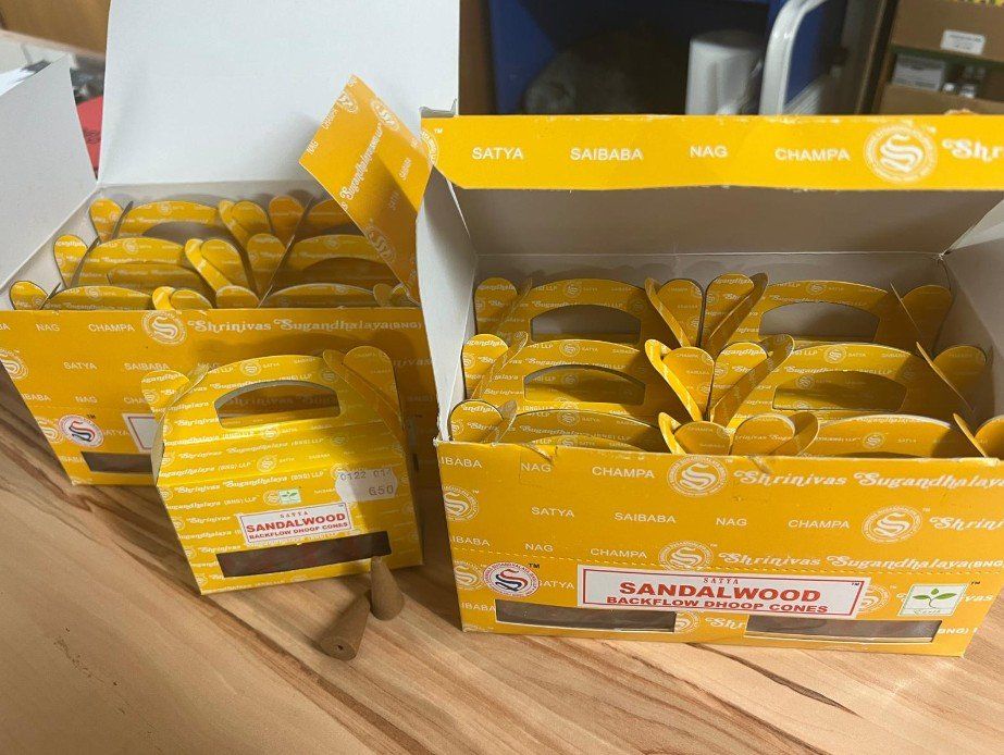 Kerzen: Backflow Cones Sandalwood, Satya, 24 Stk – Neu und originalverpackt aus Buchs SG von Pocolocoli 1