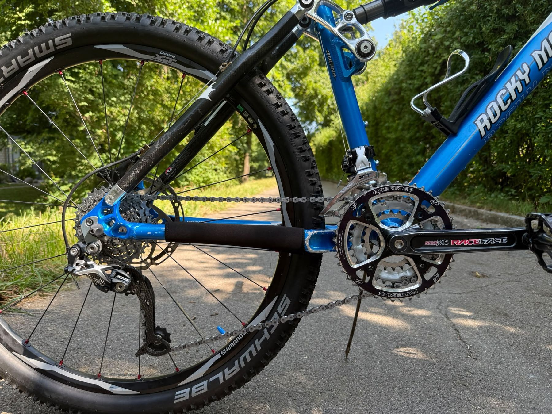 Rocky Mountain Bicycles Vélos: Fully Velo Rocky Mountain mit neuen Komponenten – D'occasion à Winterthur par kar_d9n9 1