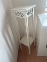 Blumenständer weiss Holz mit Ablage gebrauchter Zustand