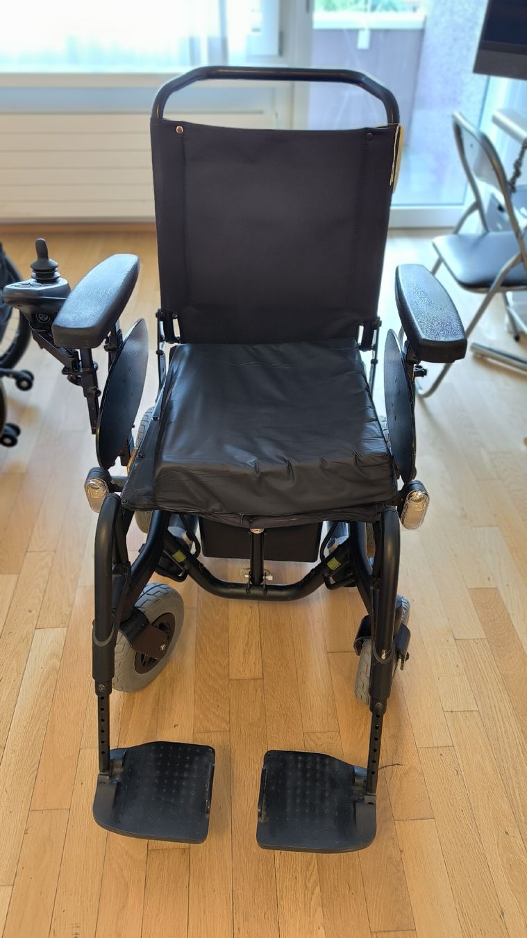 Sedie a rotelle: Meyra iCHAIR MC Basic 1.609 Elektrorollstuhl – Usato da Rudolfstetten venduto da Stoneleather