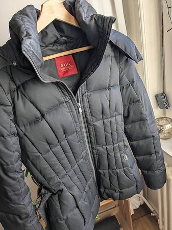 Elegante und warme Winterjacke von EDC, Gr. S