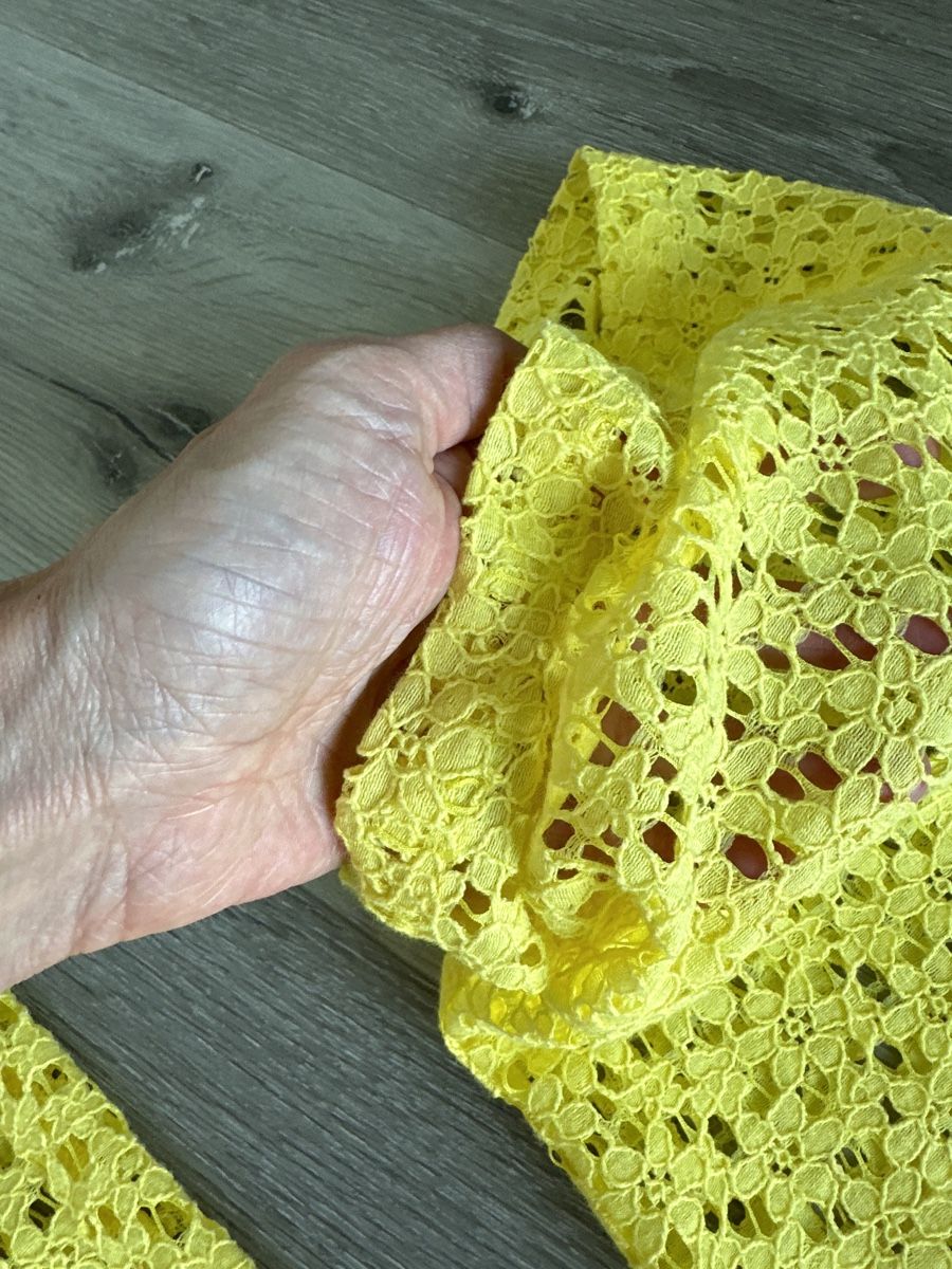 Pantaloni: Pantalon jaune en dentelle – Nuovo (secondo la descrizione) da Biel/Bienne venduto da TanyaM02 7