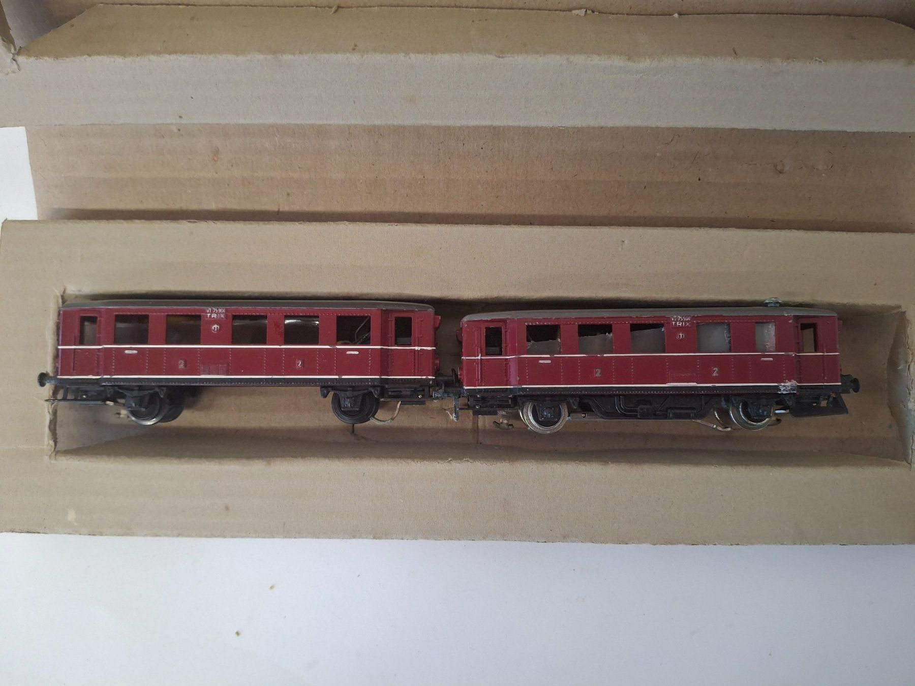 Trix Modellini di ferrovie: Trix Express 2-teilig Dieseltriebwagen – Usato da Reichenburg venduto da AK307
