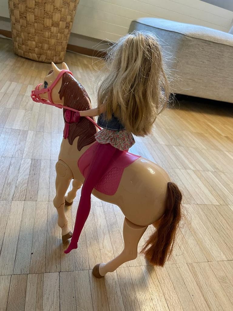 Poupées: Barbie mit Pferd welches sich bewegt – D'occasion à Meilen par CHD1975 4