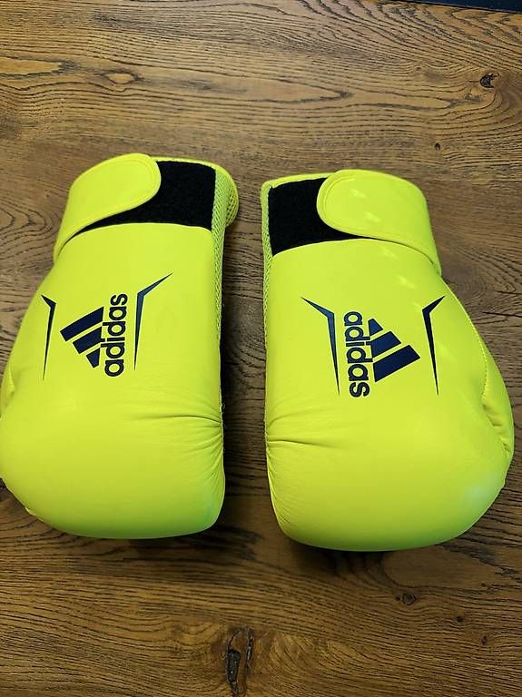 Guanti & manicotti: Boxhandschuhe von adidas – Usato da Uster venduto da milla80