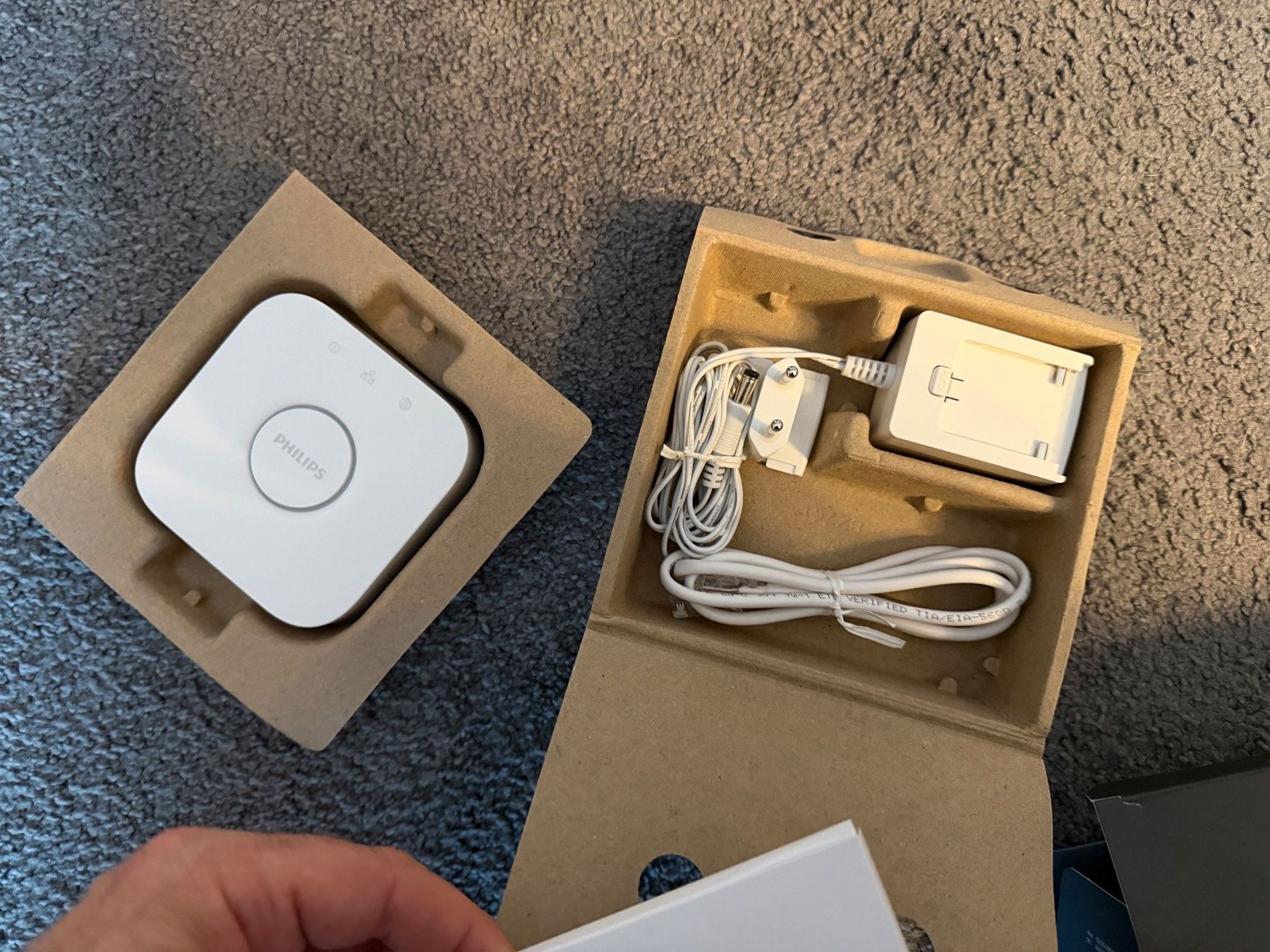Philips Hub & Switch: Hue Bridge Philips NEU – Nuovo (secondo la descrizione) da Horgen venduto da Auction-Kings 1