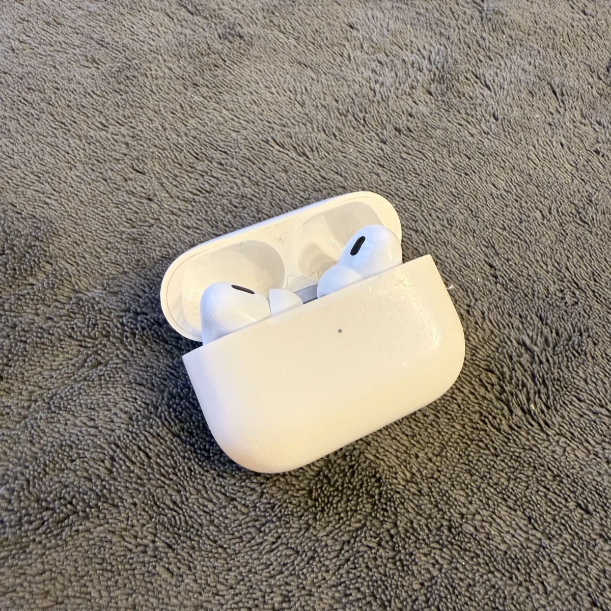 Apple Kopfhörer: Apple AirPods Pro - Gen 2 - MagSafe Case – Gebraucht aus Territet von fil_5jwk 1