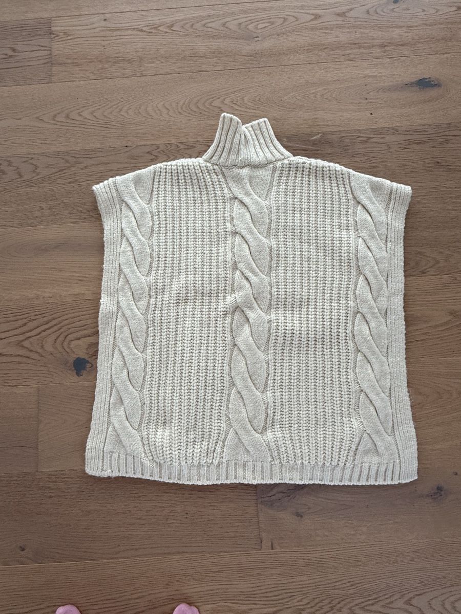 Zara Altro in Moda donna: Zara Strick-Poncho Beige, Grösse S – Usato da Richterswil venduto da KAYLEIGH_77