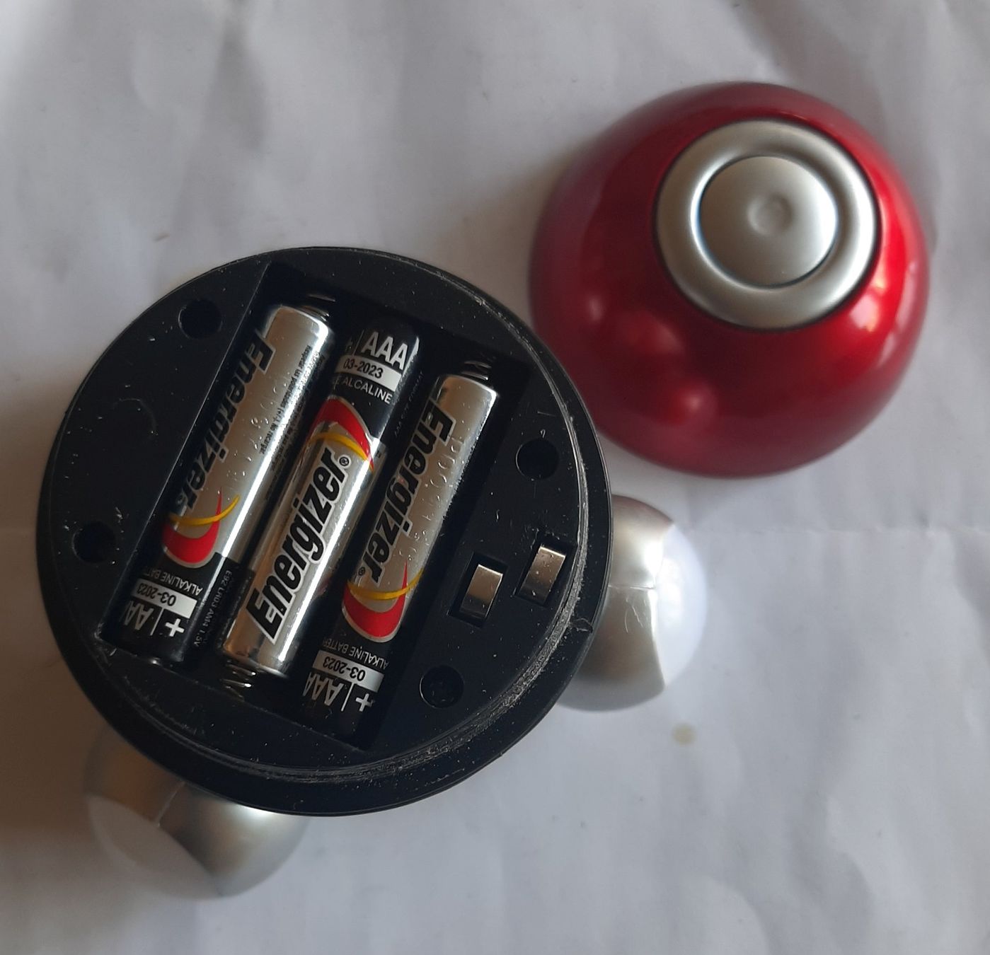 Dispositivi per massaggi: Newgen medicals Mini masseur vibrant avec éclairage LED – Usato da Genève venduto da Cockattoo 2