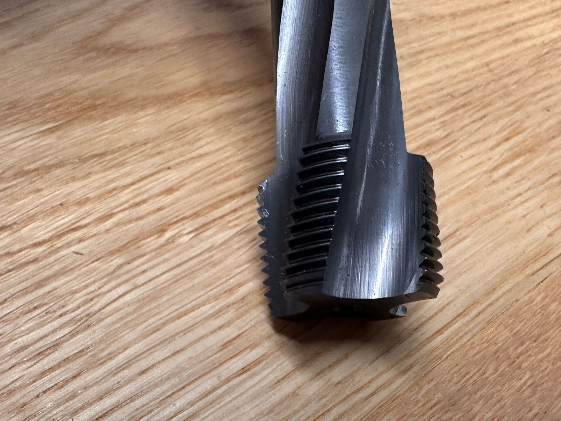 Alle Werkzeuge: Gewindebohrer G3/4" gebraucht #6.2.2 – Gebraucht aus Kestenholz von hstech.ch 1