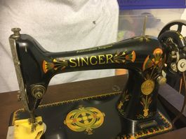 Antike SINGER-Nähmaschine inkl. Möbel