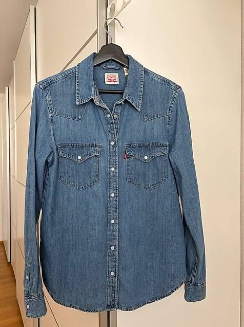 Levi's Camicette: Levi's Strauss Jeanshemd blau Gr. S neu – Nuovo (secondo la descrizione) da Zürich venduto da hauszwoelf