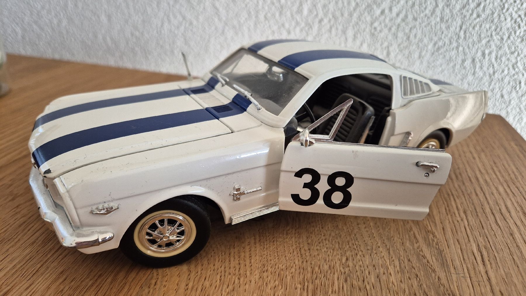 Ford Voitures modèles: Ford Mustang 1964    1/18 – D'occasion à Egerkingen par grimmialp 1