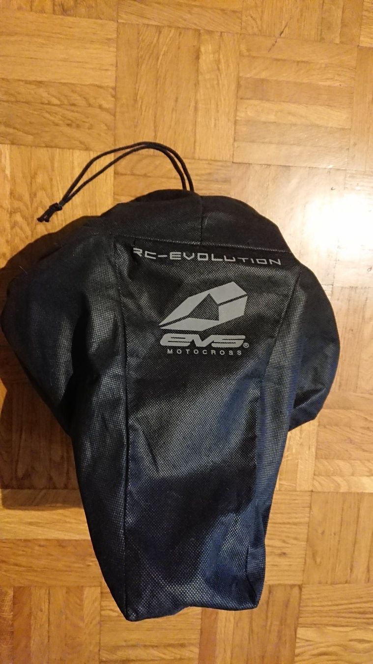 Protections: Nackenschutz EVS RC-EVOLUTION – Neuf (Voir description) à Wilderswil par Gleiter 2