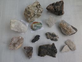 13 Mineralien, Bergkristall, Fluorit, Silizium, Sphalerit...