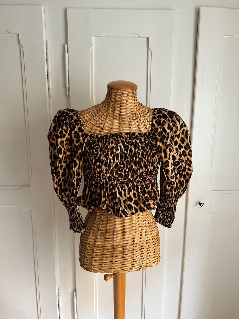 Zara Tops: ZARA - Leo Oberteil mit Puffärmel S – Gebraucht aus Zürich von Diazaio