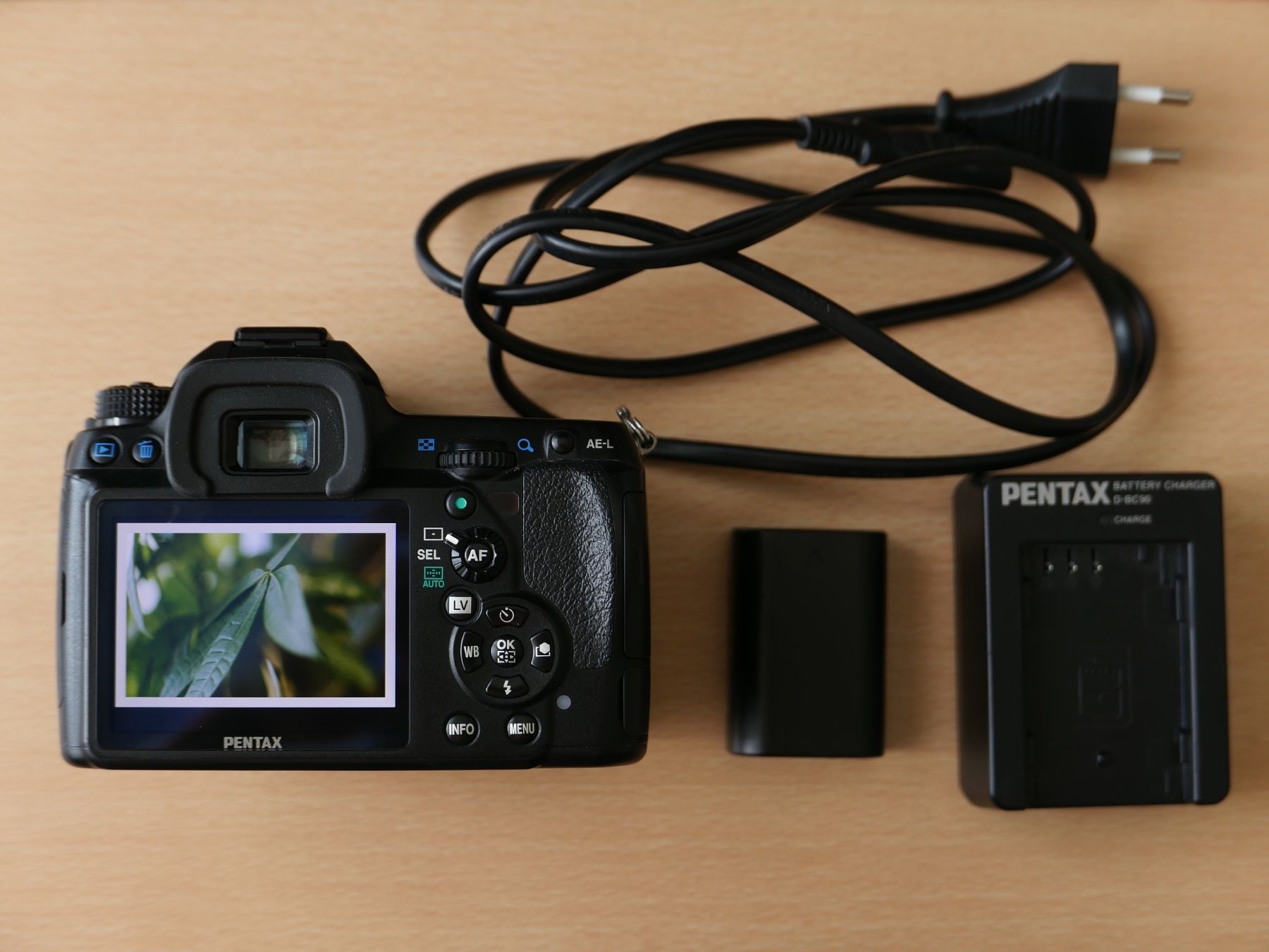 Pentax Kamera: Pentax K5, 2 Akkus, Ladegerät – Gebraucht aus Wallisellen von gongxiquan