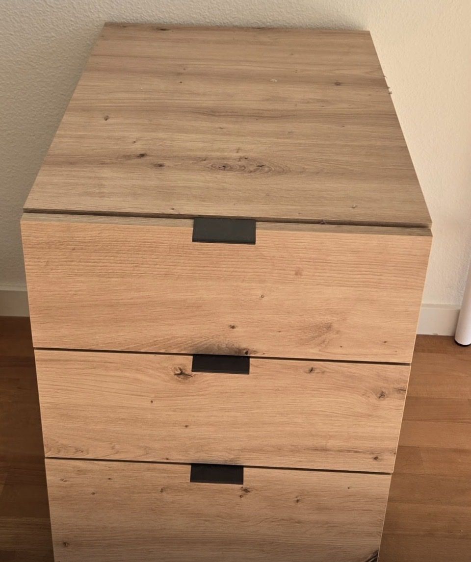 Comodini: Modern 3-Drawer Wood Chest - Perfect for Summer Declutter! – Nuovo (secondo la descrizione) da Aesch BL venduto da kan_n6p2