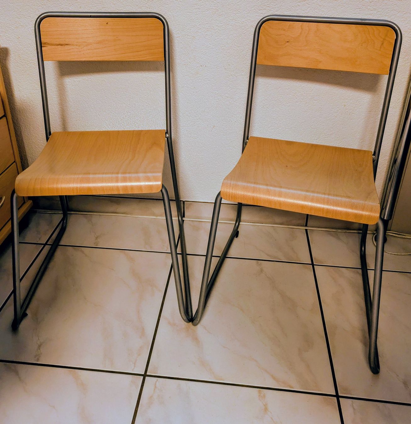 Sedie: 2 Kinderstühle, Jugendstühle aus Buche – Usato da Volketswil venduto da YagoShep