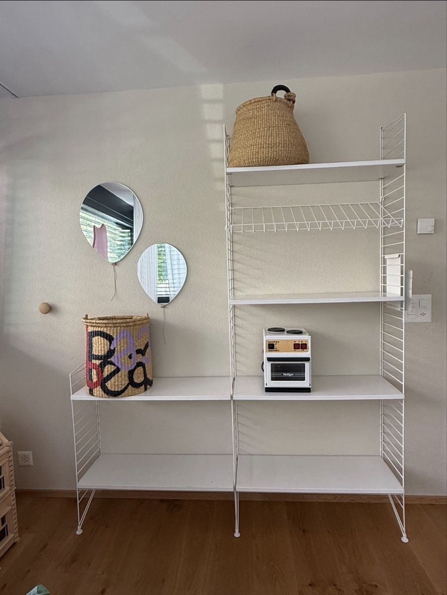 Scaffali: Weiss String Regal-System Zustand gebraucht. – Usato da Arlesheim venduto da COMA14 1