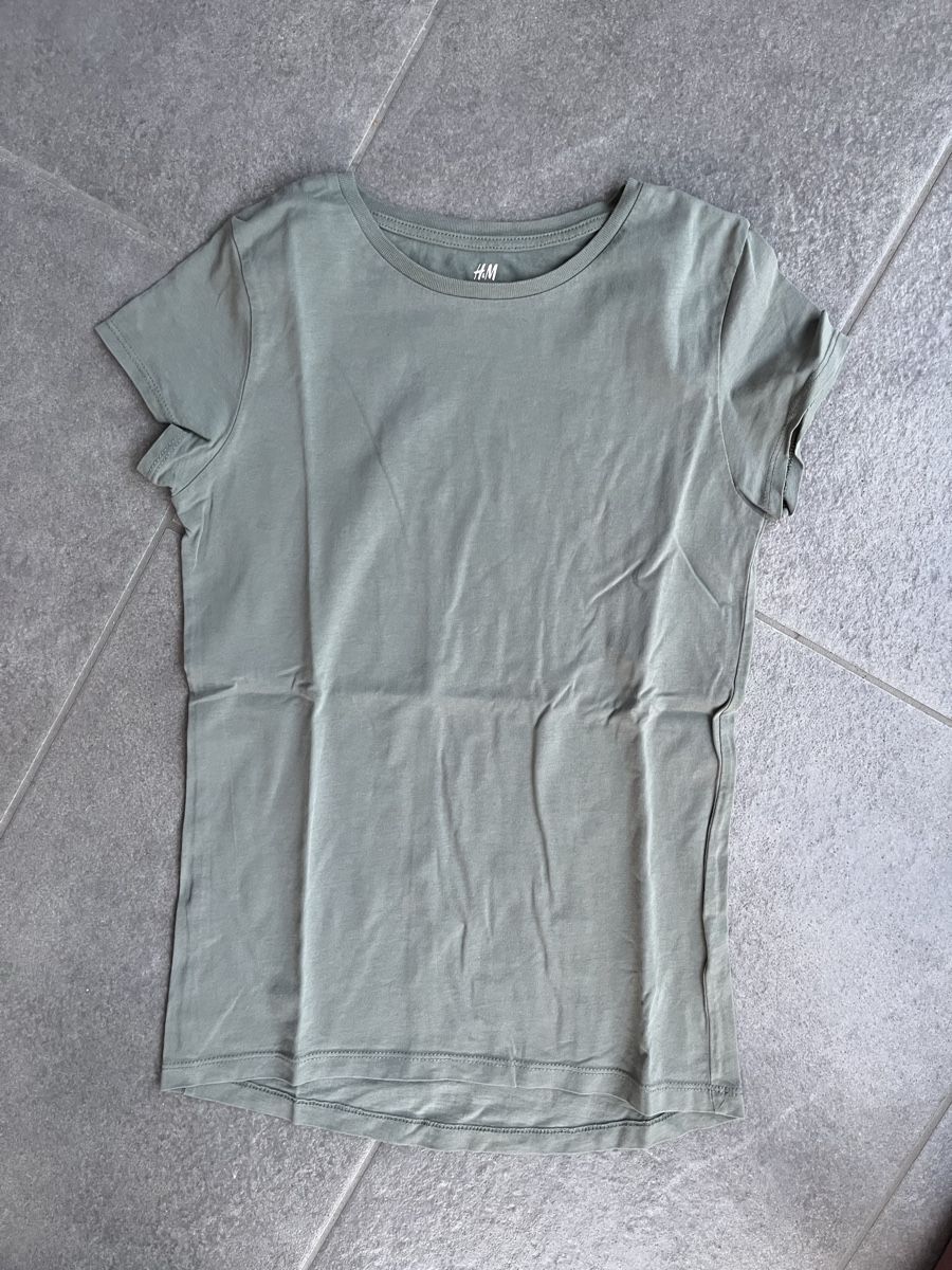 H&M Blouses, T-shirts & Tops: 3 T-Shirts H&M 146/152 Baumwolle – D'occasion à Wil ZH par Wonderwoman76 4