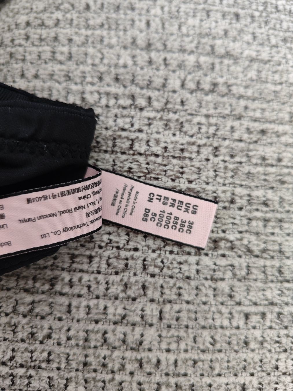 Altra biancheria intima: Bra, size 85C, black, great condition – Usato da Zürich venduto da alu_dzr7 3