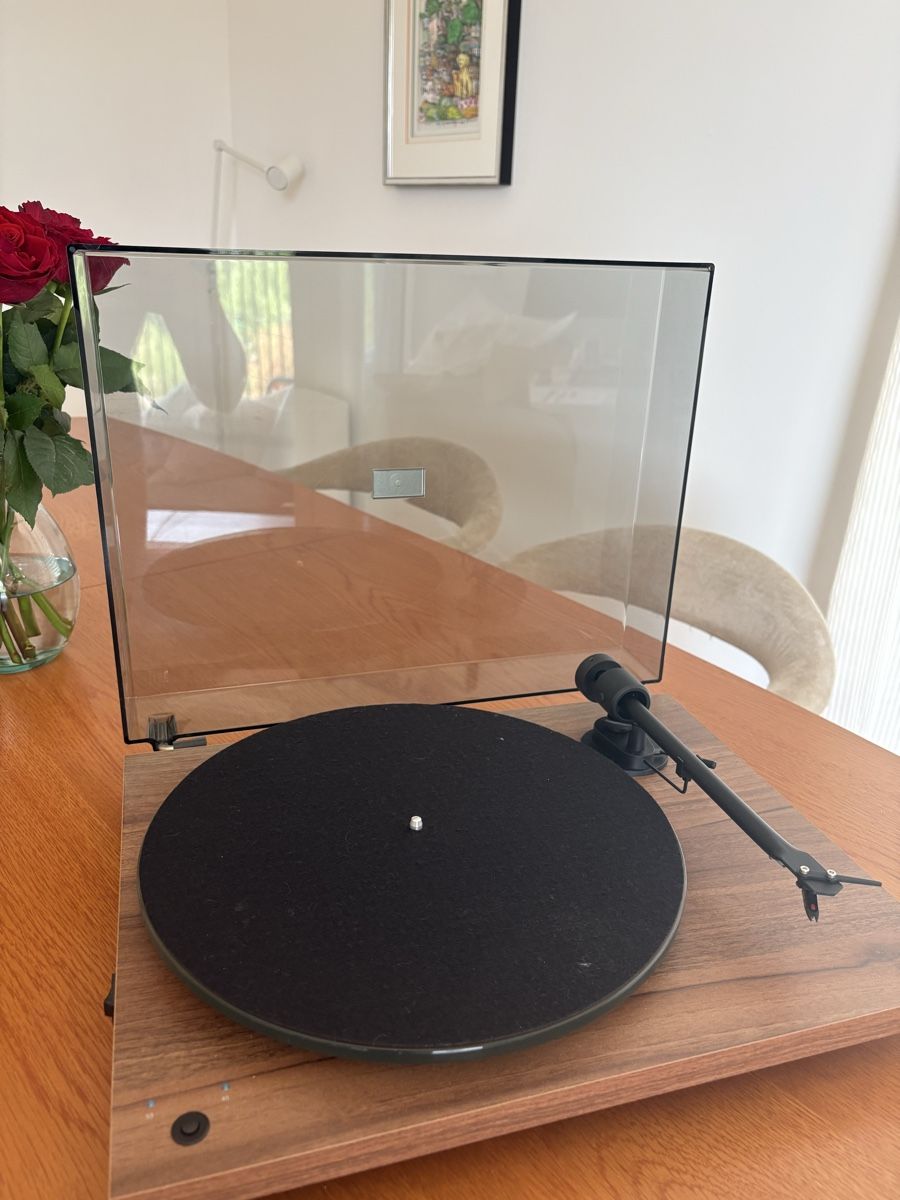 Pro-ject Plattenspieler: Pro-Ject T1 Phono SB Plattenspieler – Gebraucht aus Basel von maj_5hq9
