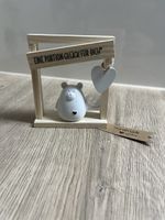 Handgemachtes Glücksbärchen mit Holzrahmen, Geschenkidee