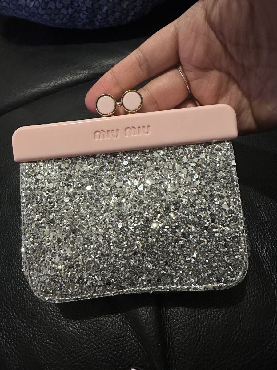 Miu Miu Portamonete: Original Miu Miu Portemonnaie – Nuovo (secondo la descrizione) da Biel-Bienne venduto da sandrito01
