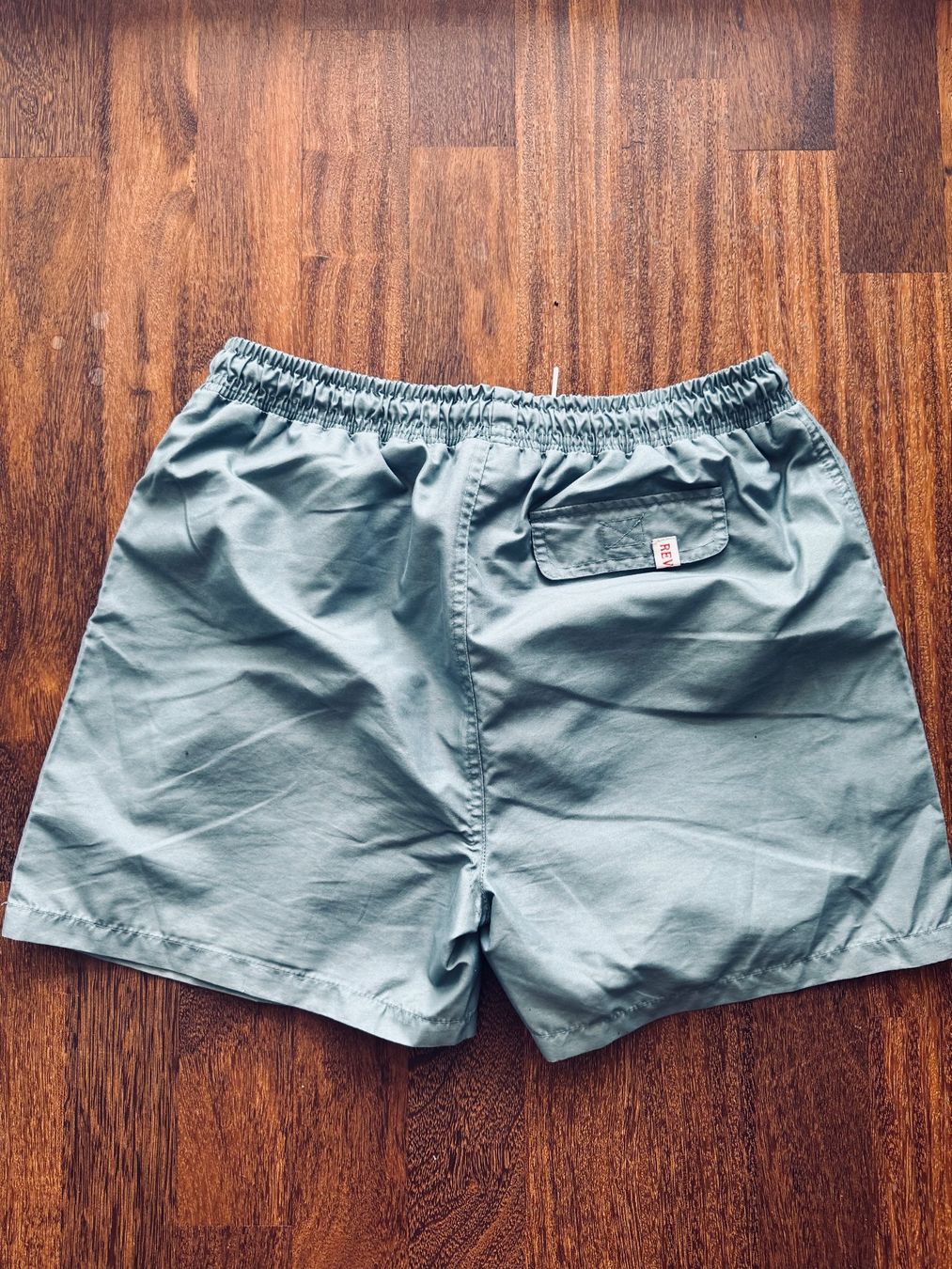 Revolution Pantalons: REVOLUTION Shorts Grün Grösse M – Neuf (Voir description) à Ennetbaden par DanielCPH 1