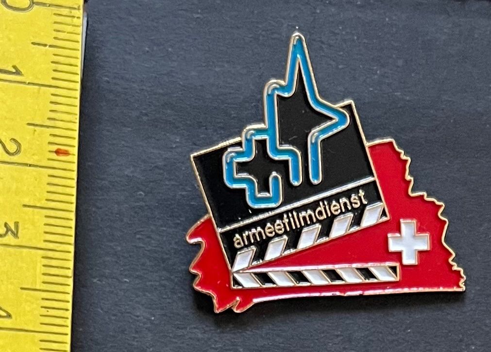 Schweizer Armee Plaketten & Abzeichen: Armeefilmdienst, / Pin – Gebraucht aus Ostermundigen von DaxKarten-75