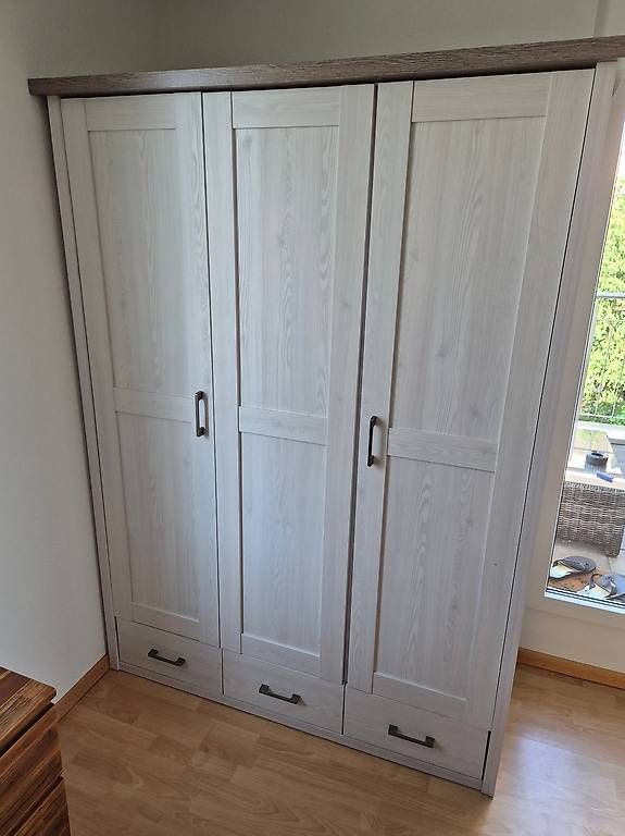 Armoires: Kinderkleiderschrank – D'occasion à Niedergösgen par Perunasalaatti
