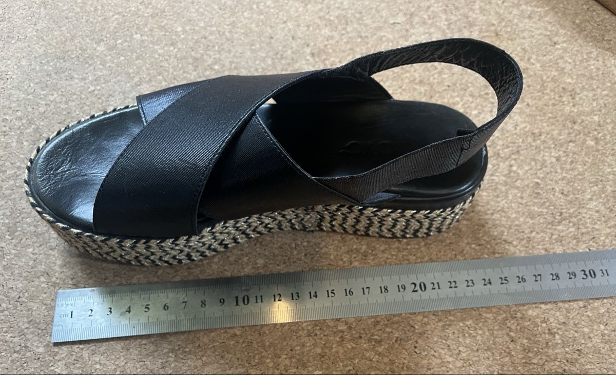 Damenschuhe: Plateau Sandalen Leder/Textil schwarz Gr. 36 eher 38 – Gebraucht aus Zuchwil von MLV92 5