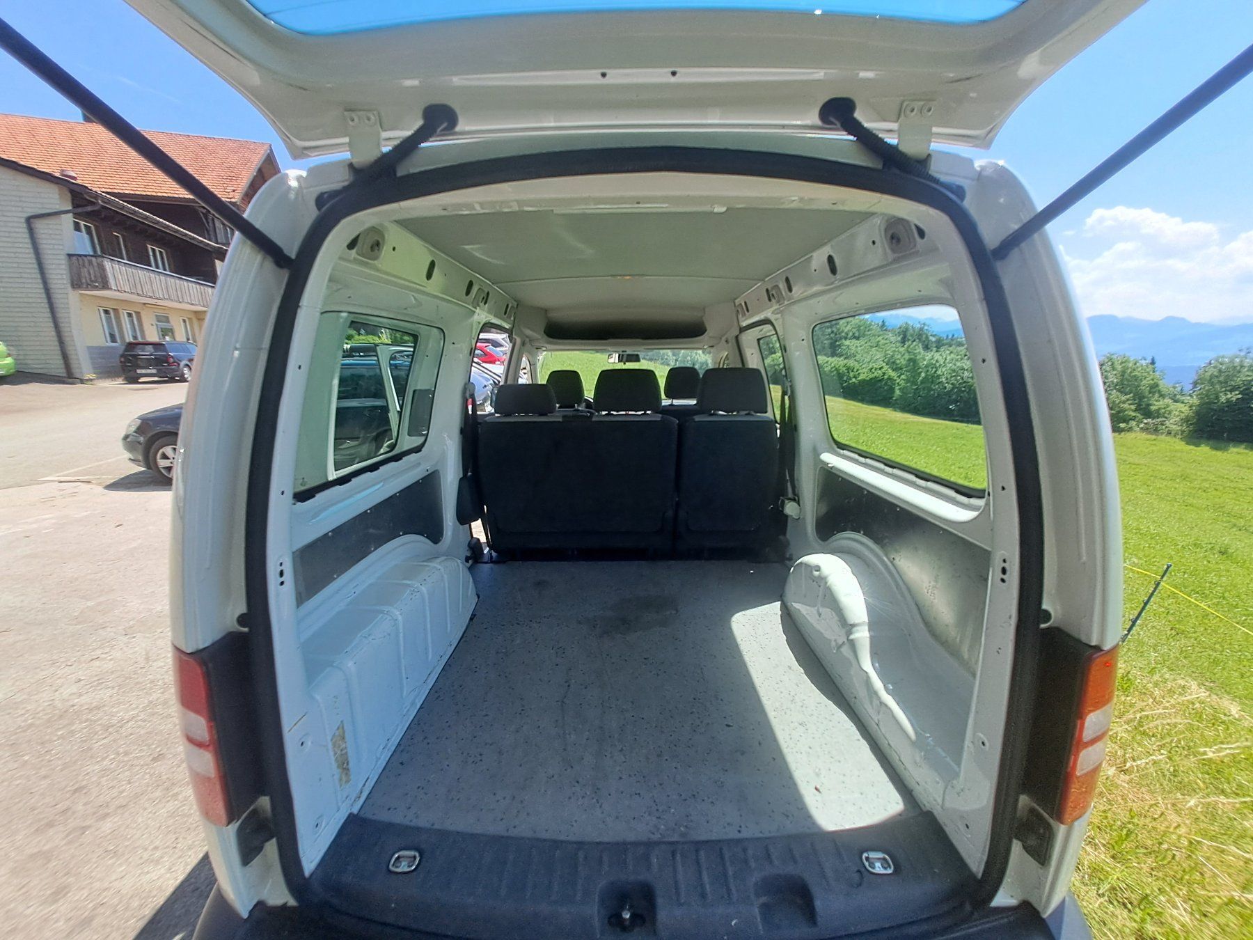 VW Nutzfahrzeuge: VW Caddy Maxi 2.0D 4Motion – Gebraucht aus Goldingen von Domi23Sch 2