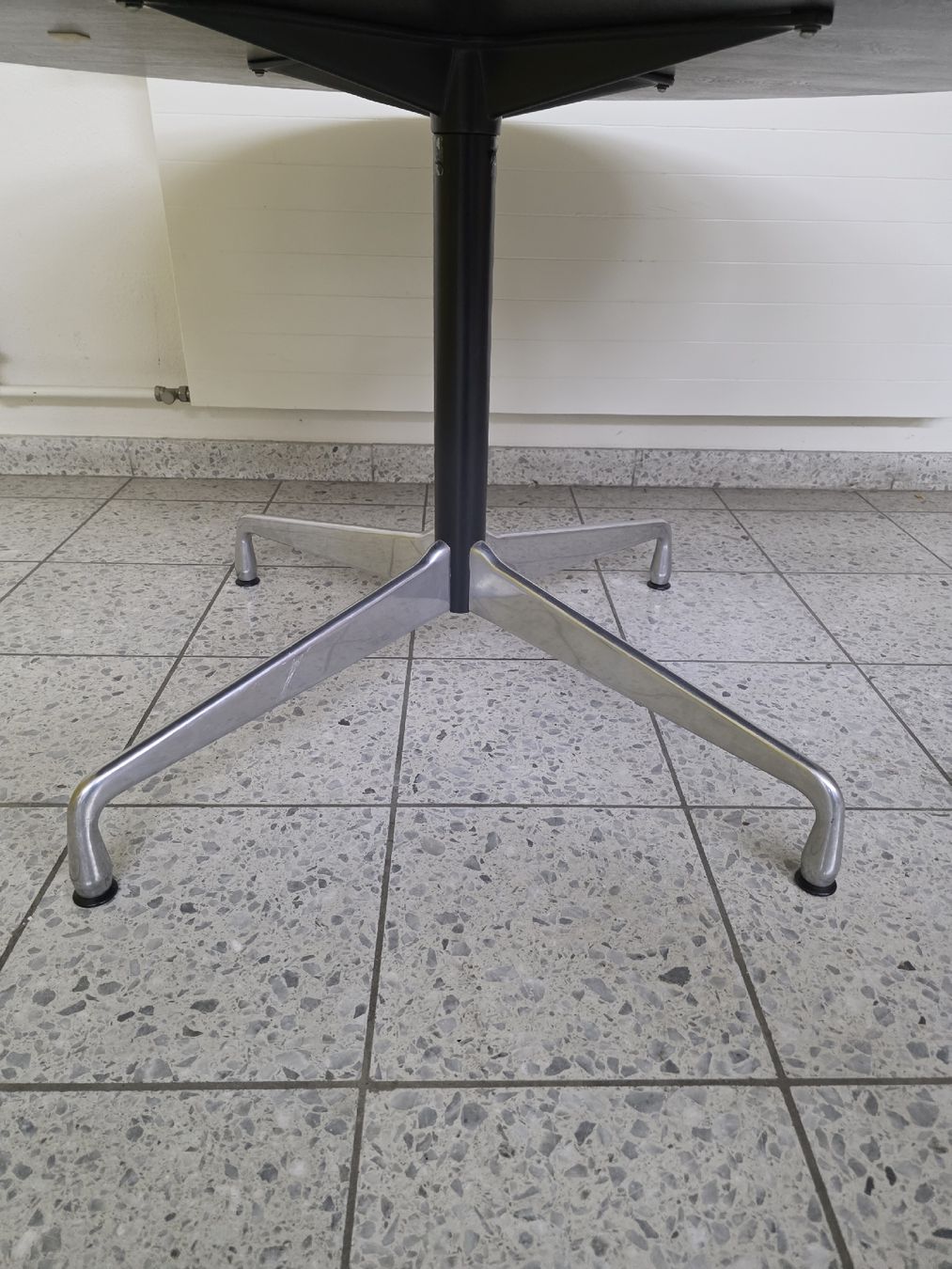 Vitra Tavoli: Designer Tisch Vitra Eames segmented tabel – Usato da Lichtensteig venduto da UsedIN 6