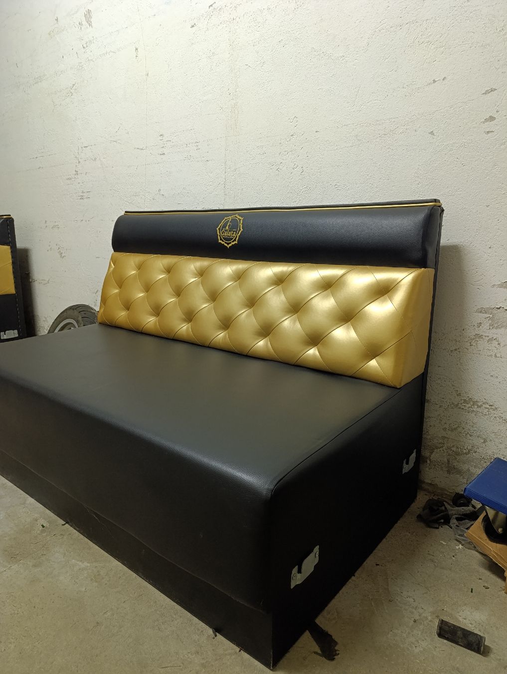 Sofas: Sofa Teil einer riesen Lounge – D'occasion à Romanshorn par dav_h2lv 2