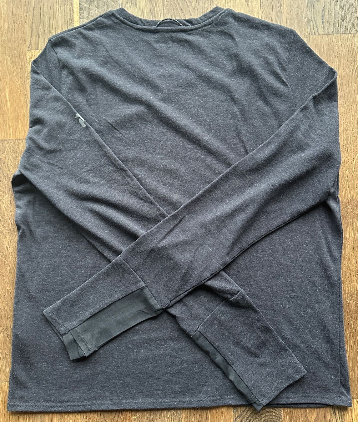 Peak Performance Maglioni & Felpe: Peak Performance wool blend cropped longsleeve - Grösse S – Nuovo (secondo la descrizione) da Hergiswil NW venduto da Klimsen 1