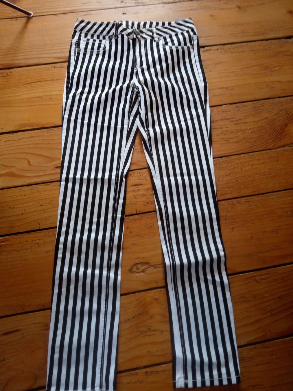 Pantaloni: Hose schwarz/weiss gestreift Gr. 164 – Usato da Magden venduto da Mandy13