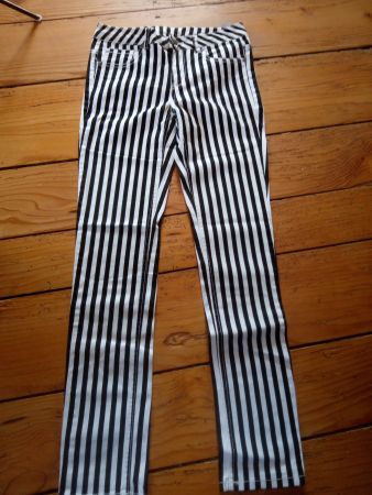 Hose schwarz/weiss gestreift Gr. 164